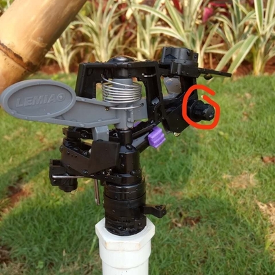 1/2' 制御可能な角度インパクトアーム ガーデン農業灌水を用いる水噴水器